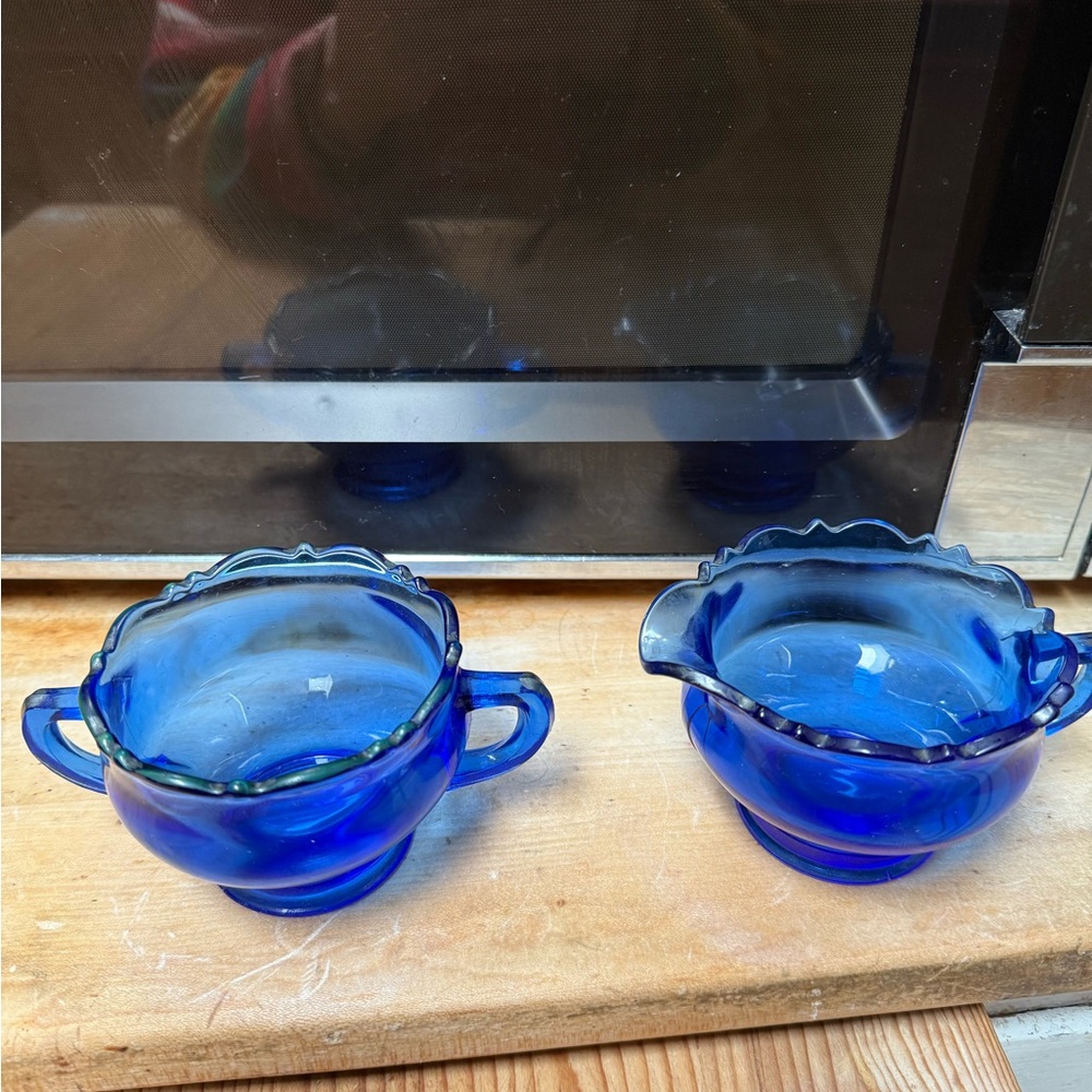 L. E. Smith cobalt blue  Glass Sugar and Creamer Set